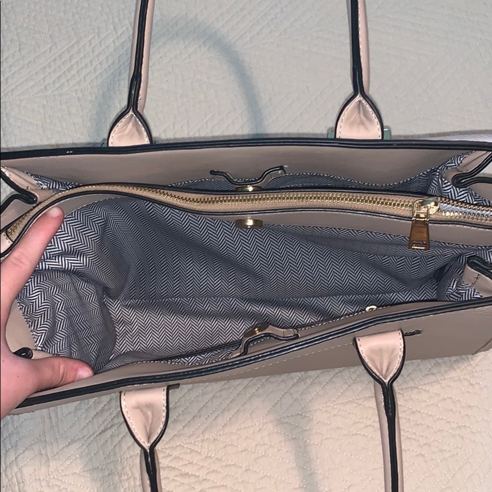 GENUINE LEATHER NWOT PURSE!! ACCEPTING OFFERS!!!